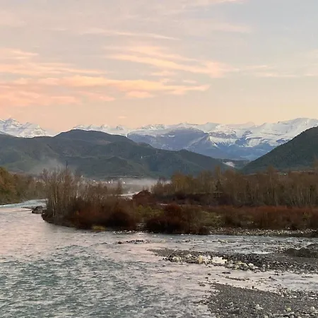 Prime Loft Pirineos 公寓 Sabiñánigo